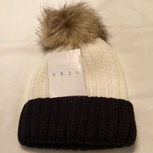 Siizu knit cap with faux fur Pom Pom, NWT
